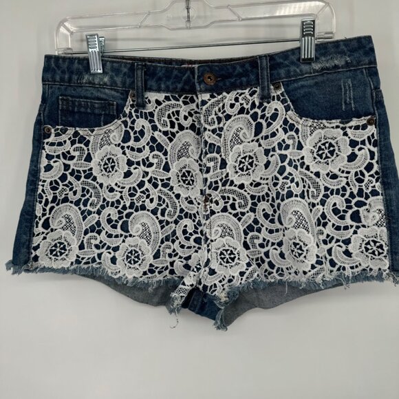 Forever 21 Women's Distressed Denim Shorts Lace Overlay size 30 jean - Picture 8 of 8